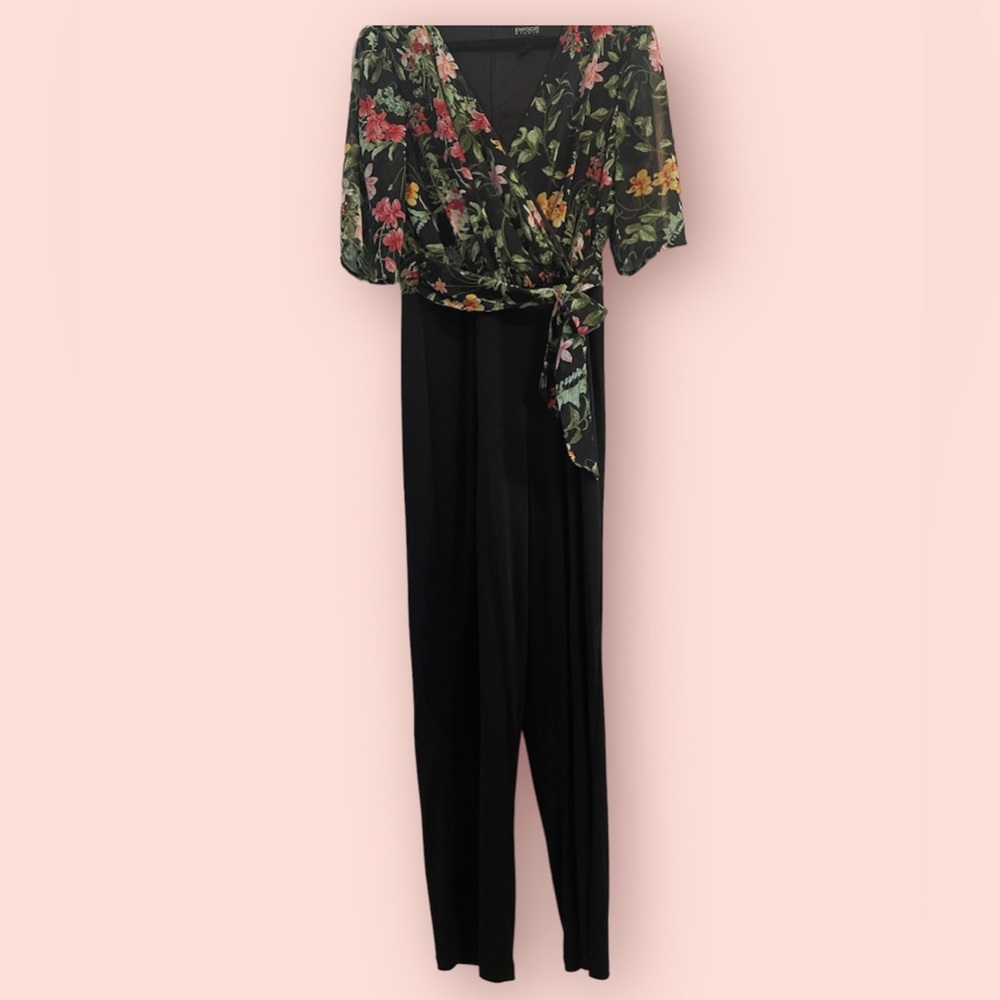 **NWT** Floral top Jumpsuit Black Bottom Front Tie Waist